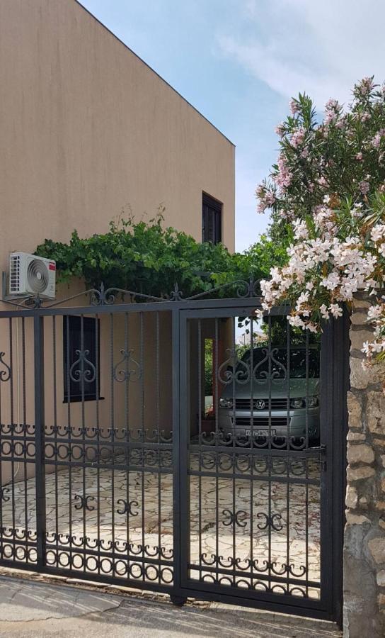 אוטייהא Villa Persik מראה חיצוני תמונה
