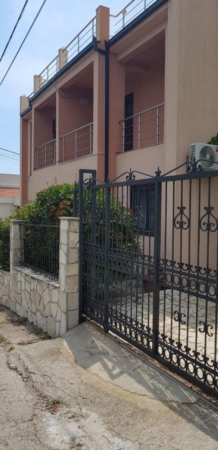 אוטייהא Villa Persik מראה חיצוני תמונה