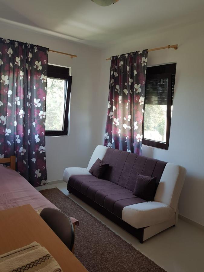 אוטייהא Villa Persik מראה חיצוני תמונה